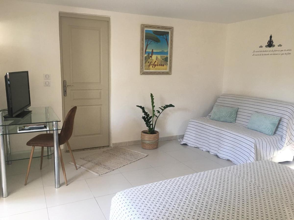 Appartement Dans La Colline Belgentier Екстериор снимка