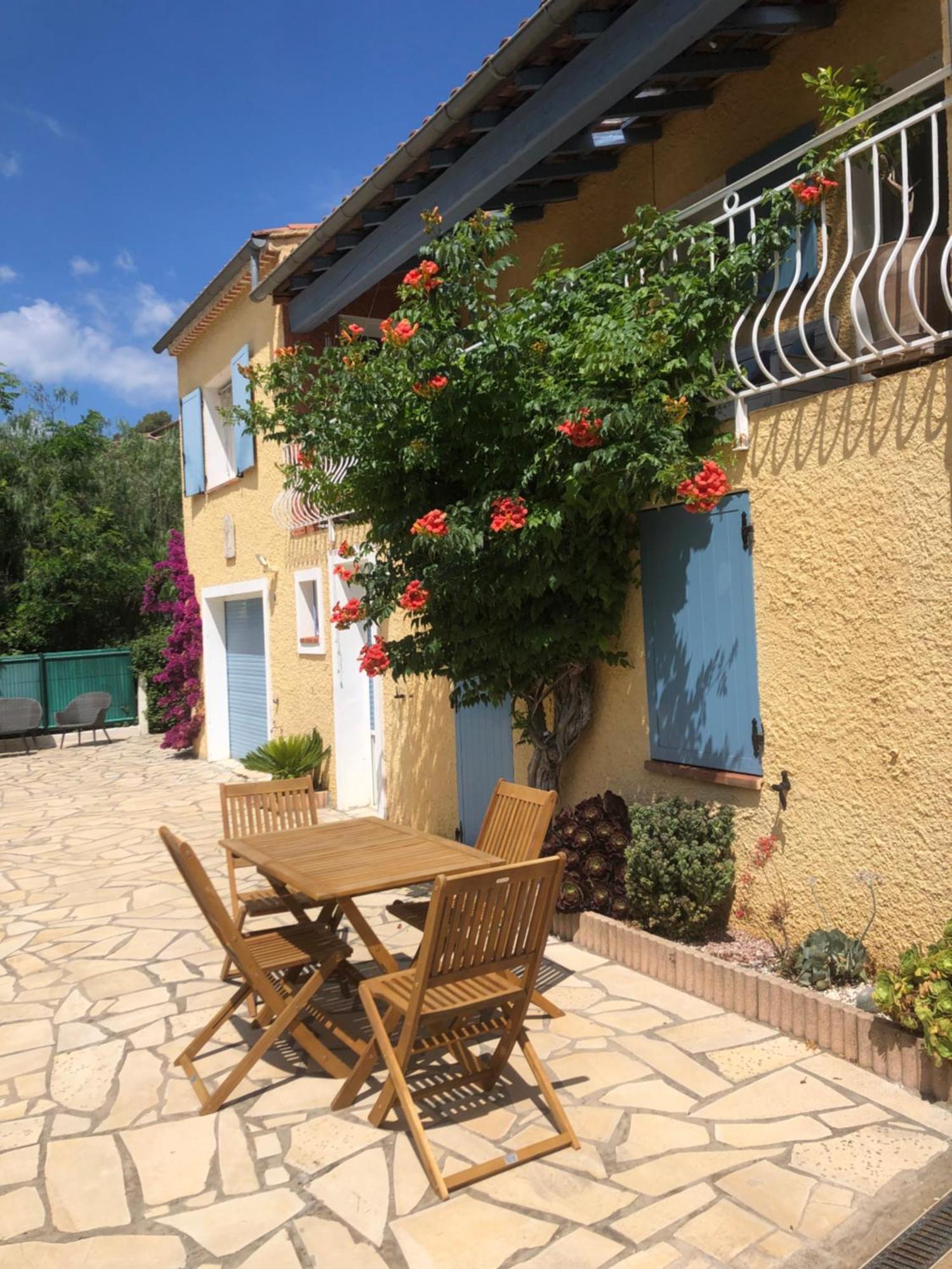 Appartement Dans La Colline Belgentier Екстериор снимка