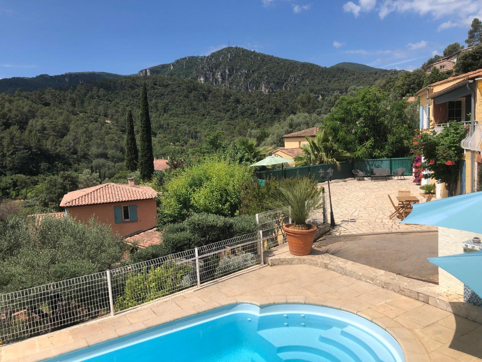 Appartement Dans La Colline Belgentier Екстериор снимка