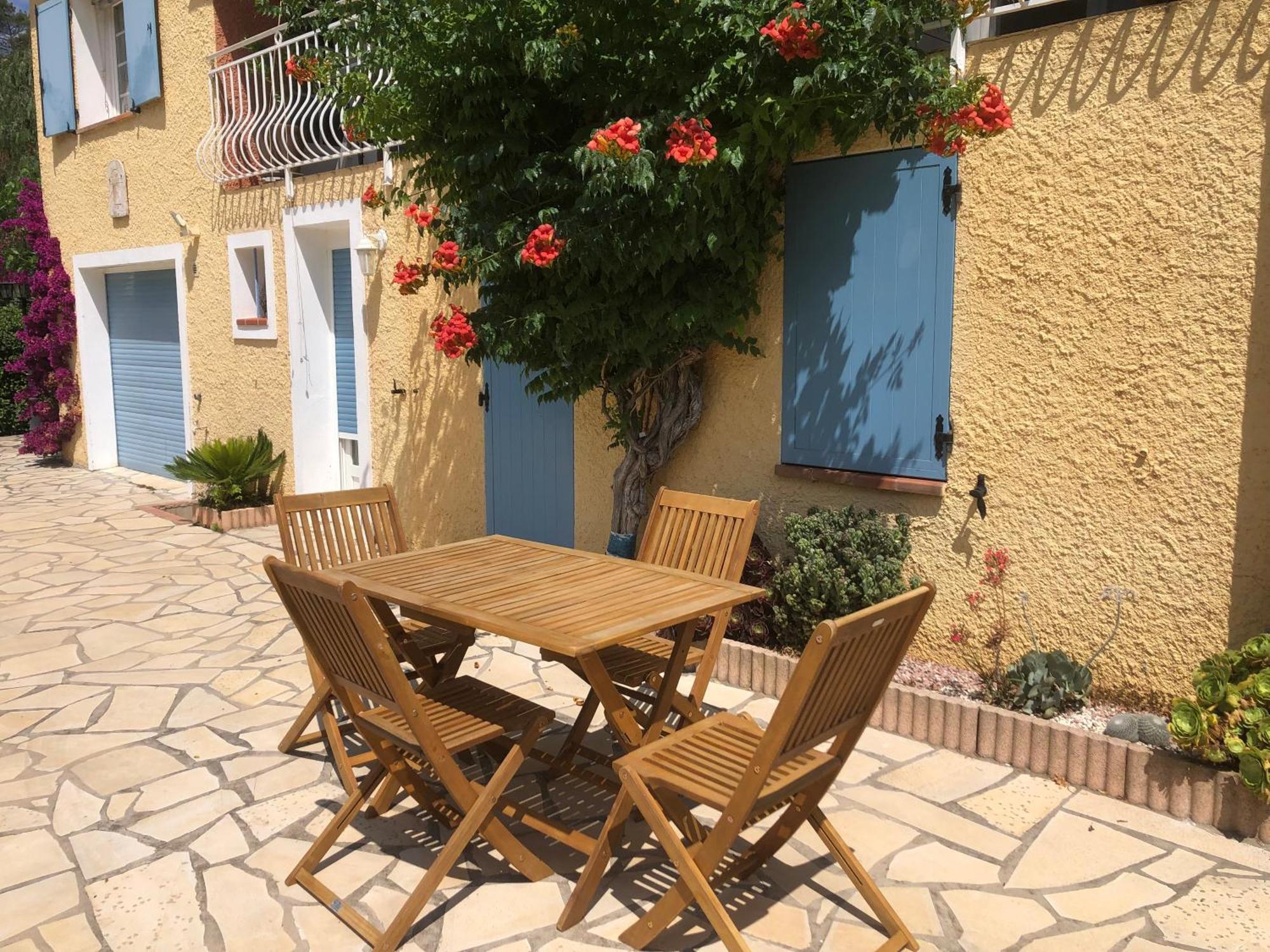Appartement Dans La Colline Belgentier Екстериор снимка